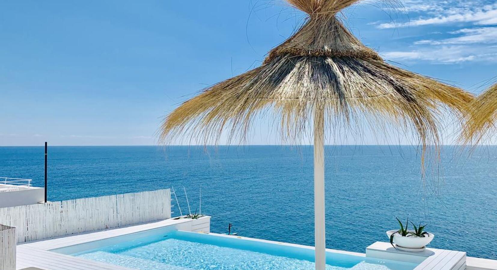 Plunge pool and view