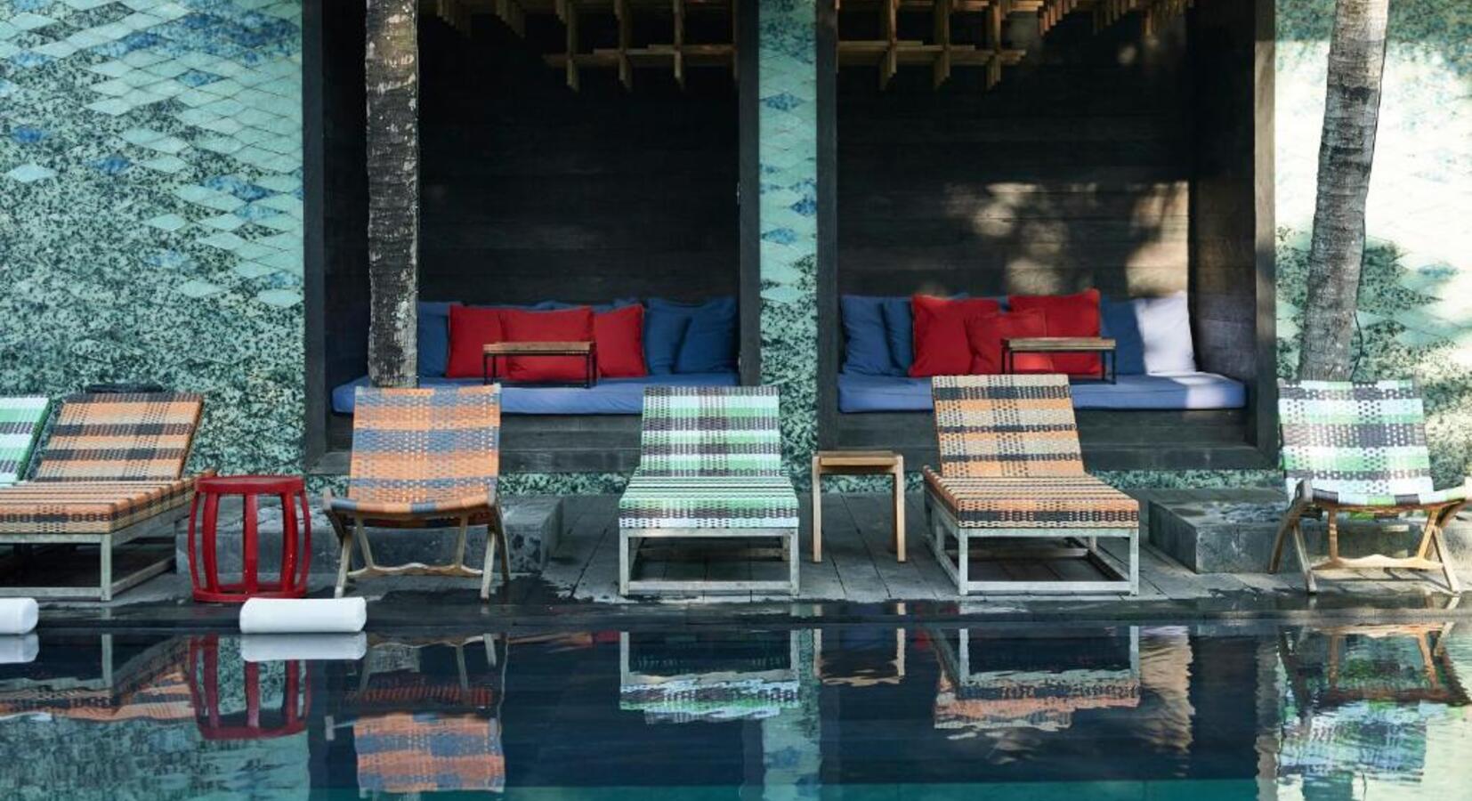 Poolside Seating