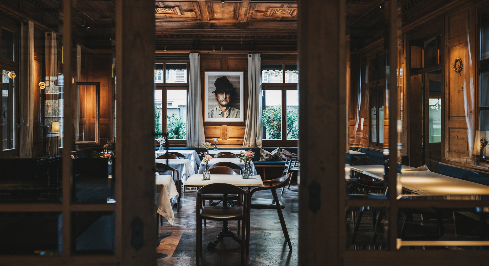 Restaurant in the ballroom from 1898 