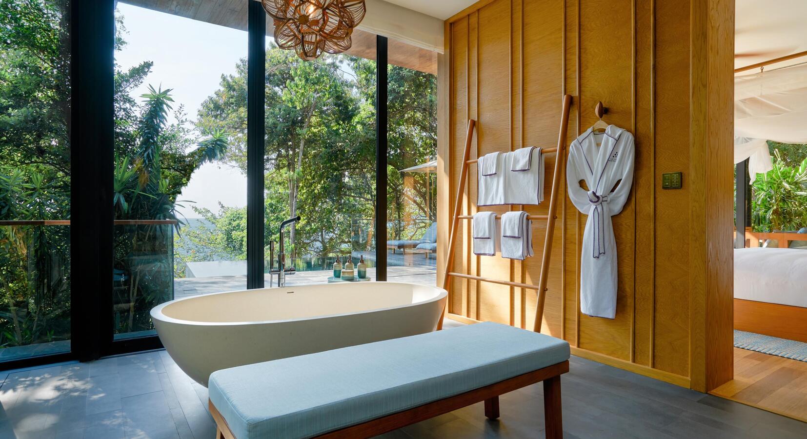 Oceanfront Pool Villa Suite Bathroom