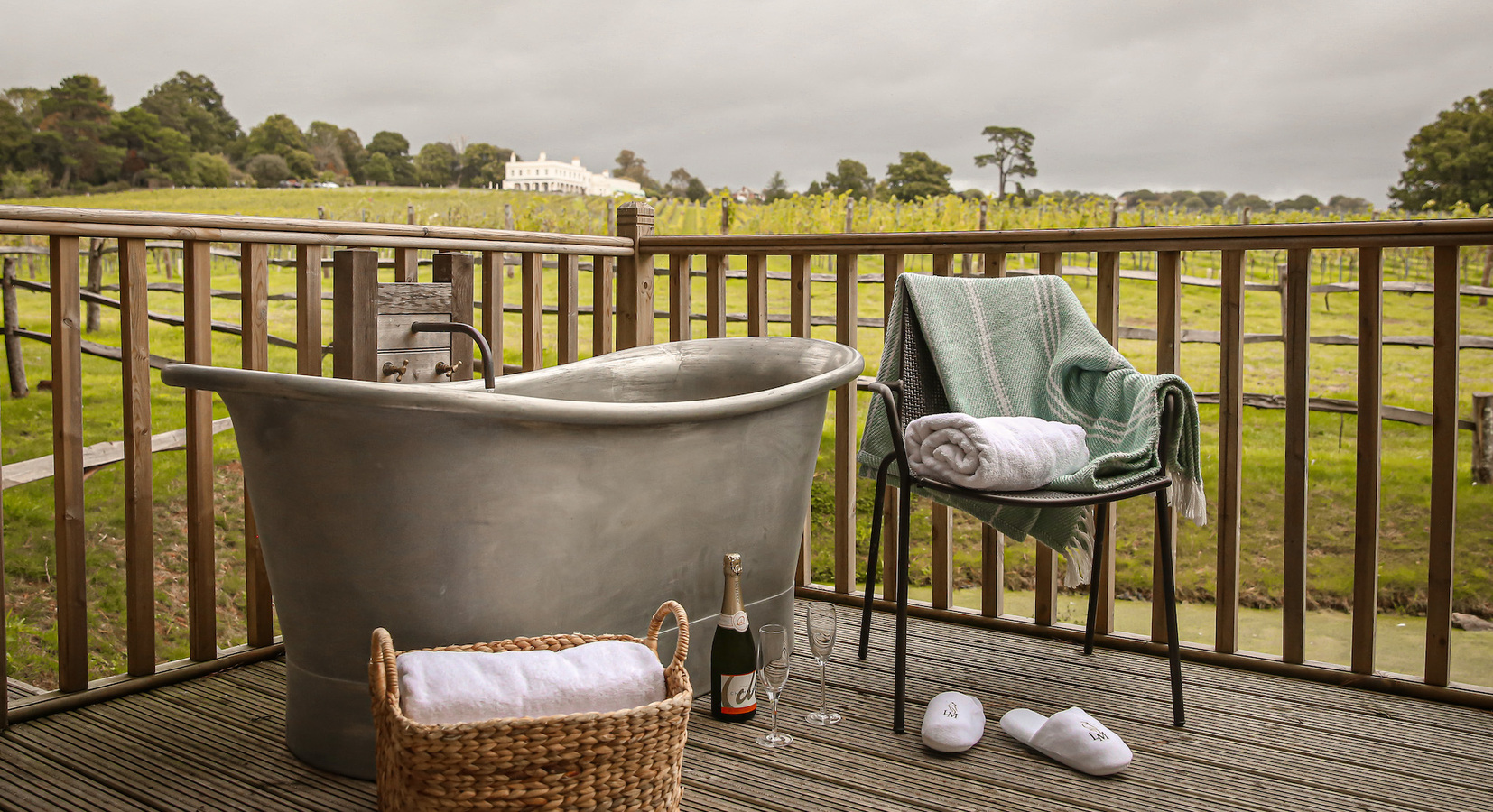 Outside bath tub