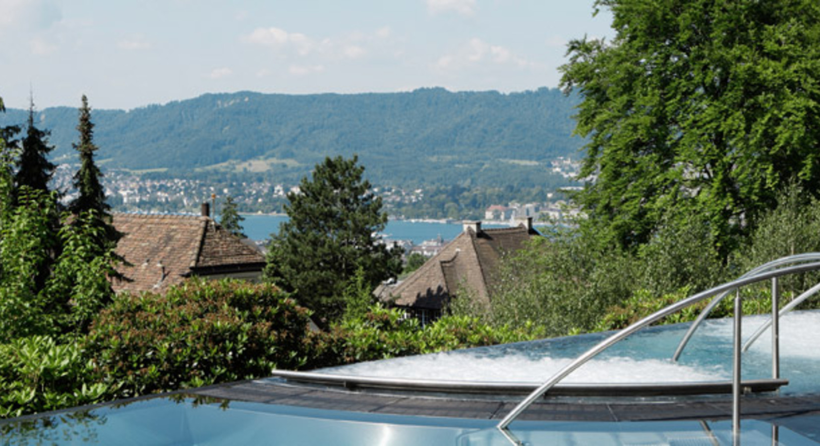 Spa with view of the lake and city