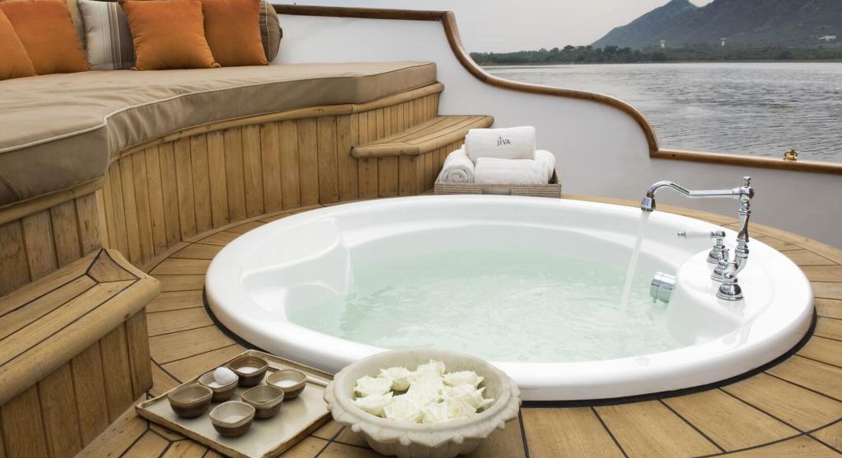 Spa Boat