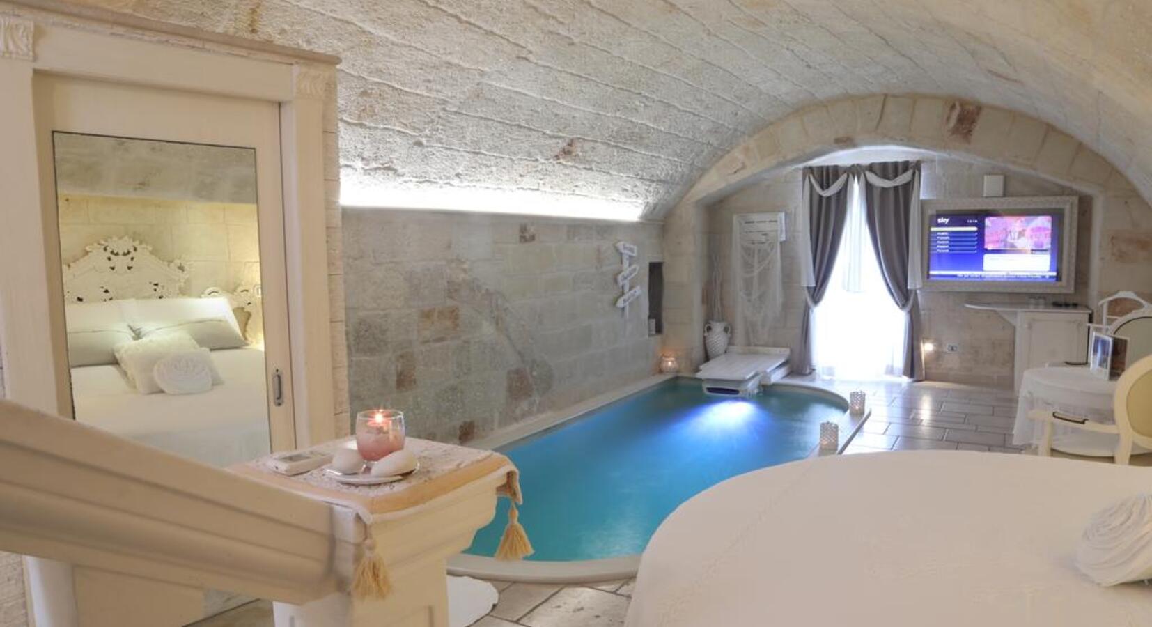 Suite with private pool