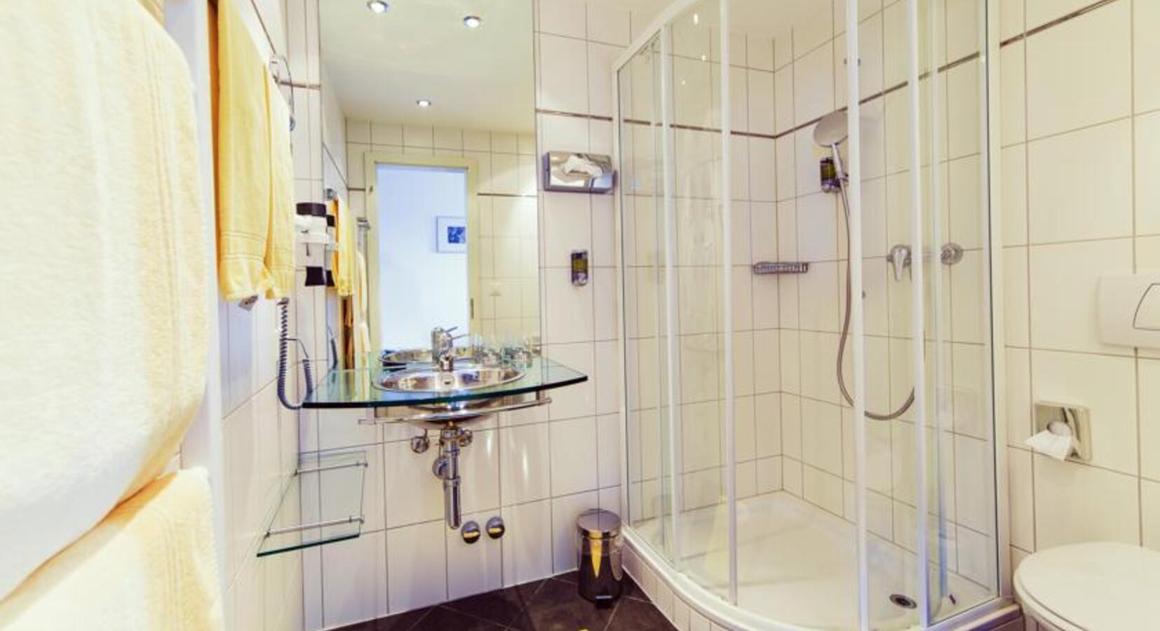 Comfort Double Room Bathroom