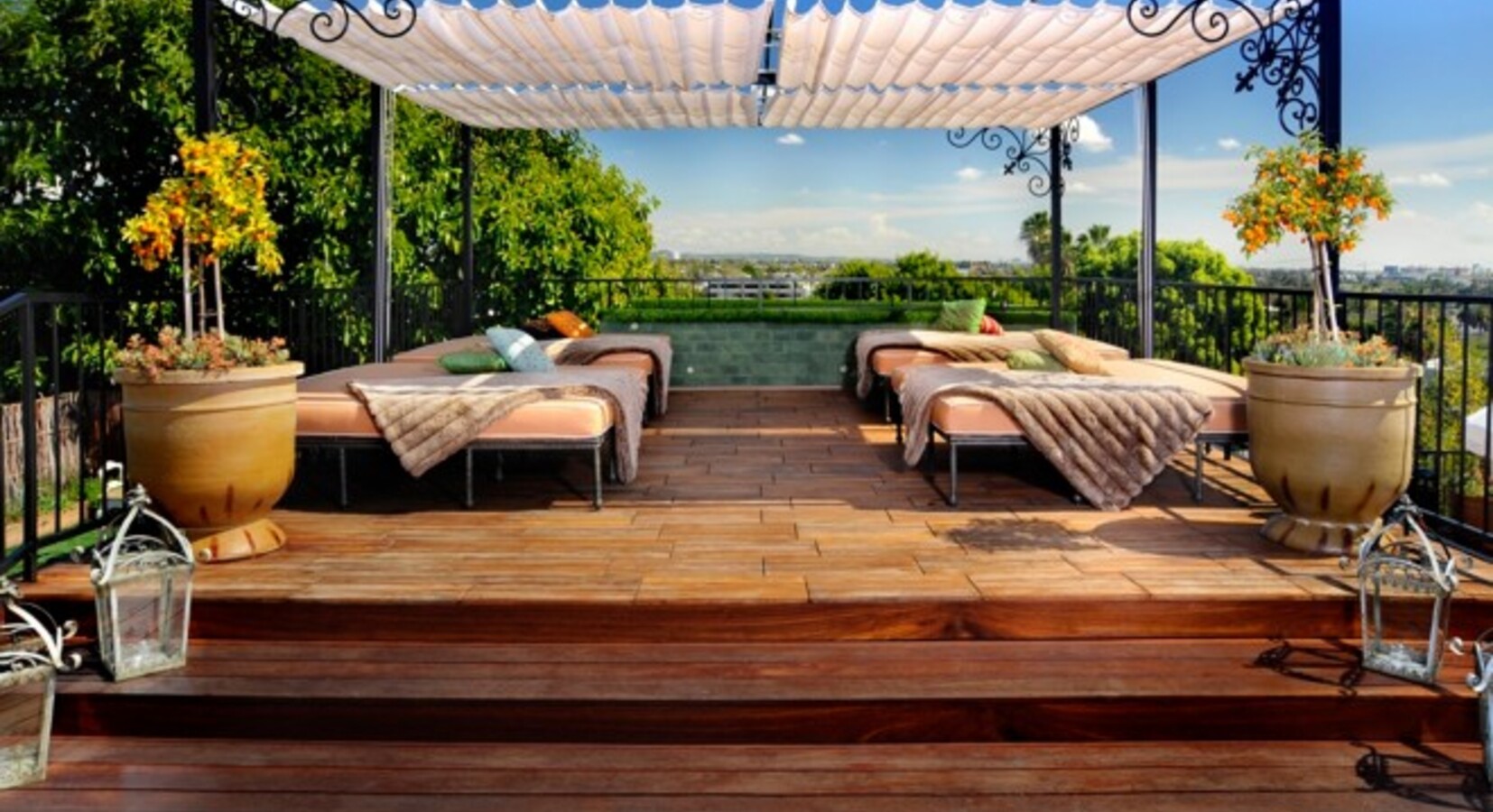 Petit Ermitage Rooftop Cabana