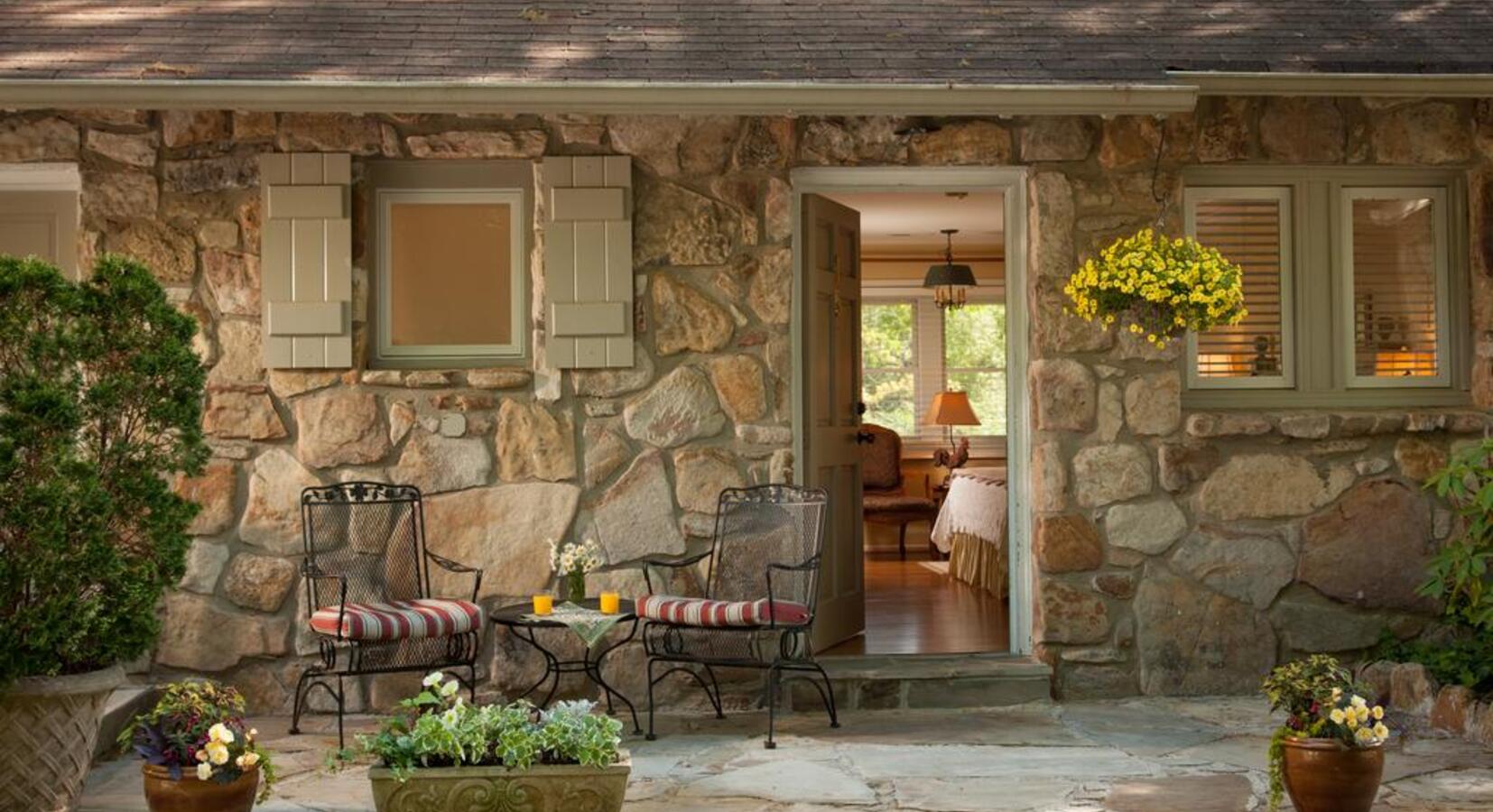 Cottages Equipped with Attractive Patios