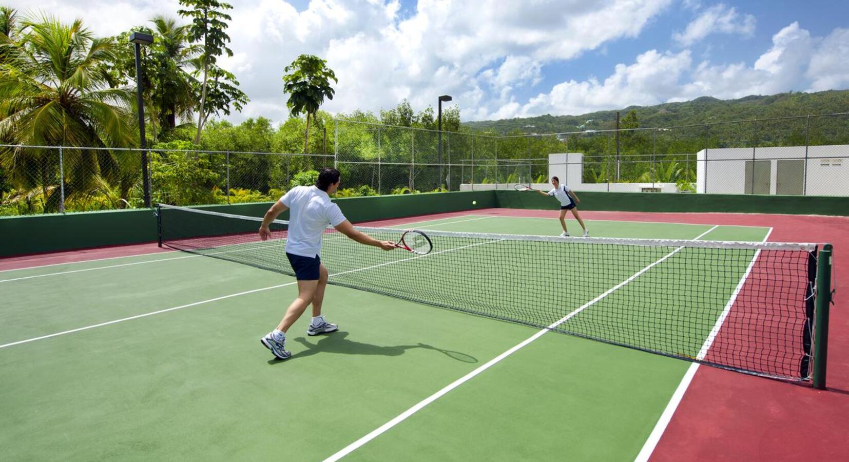 Hotel tennis courts