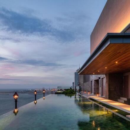 Rooftop Infinity Pool