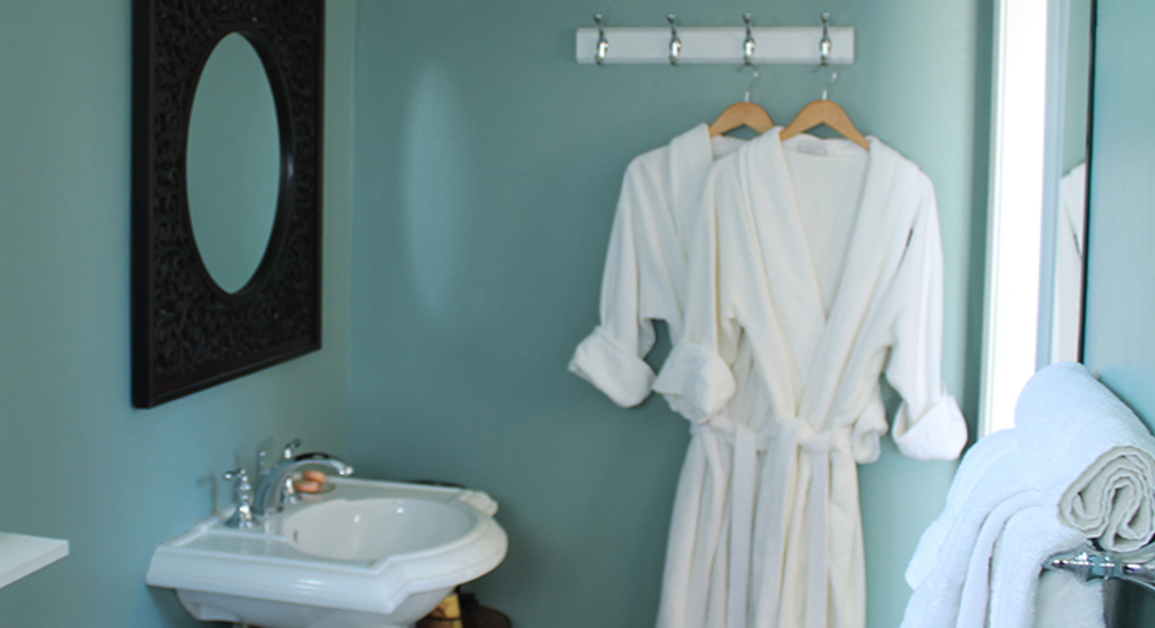 Little Beach Bungalow Bathroom