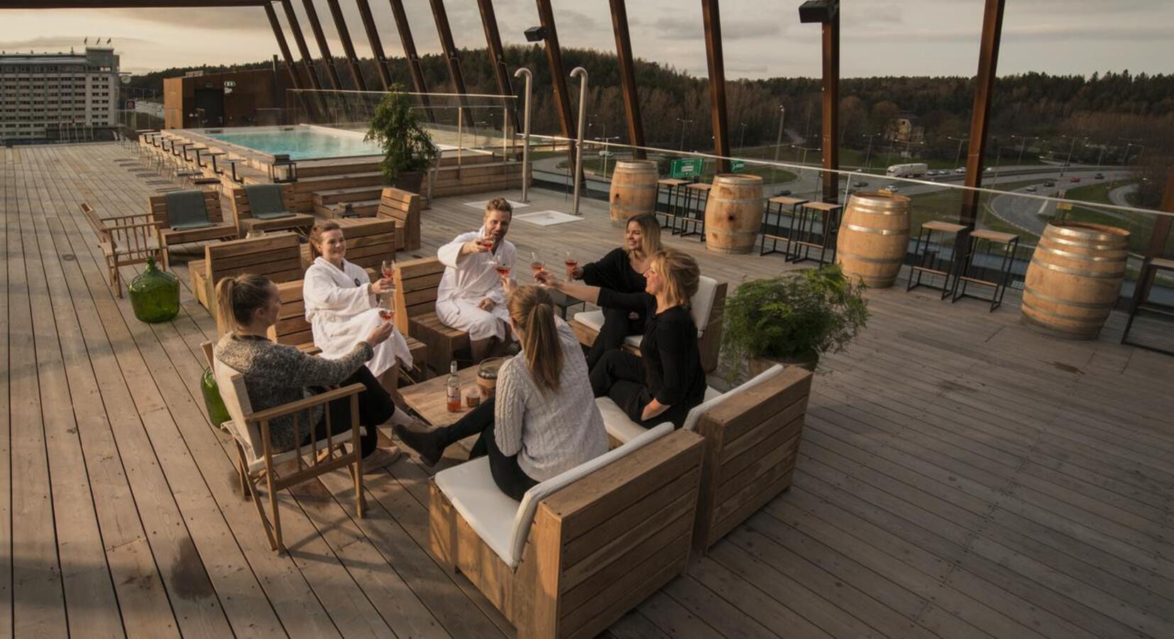 Roof terrace and pool