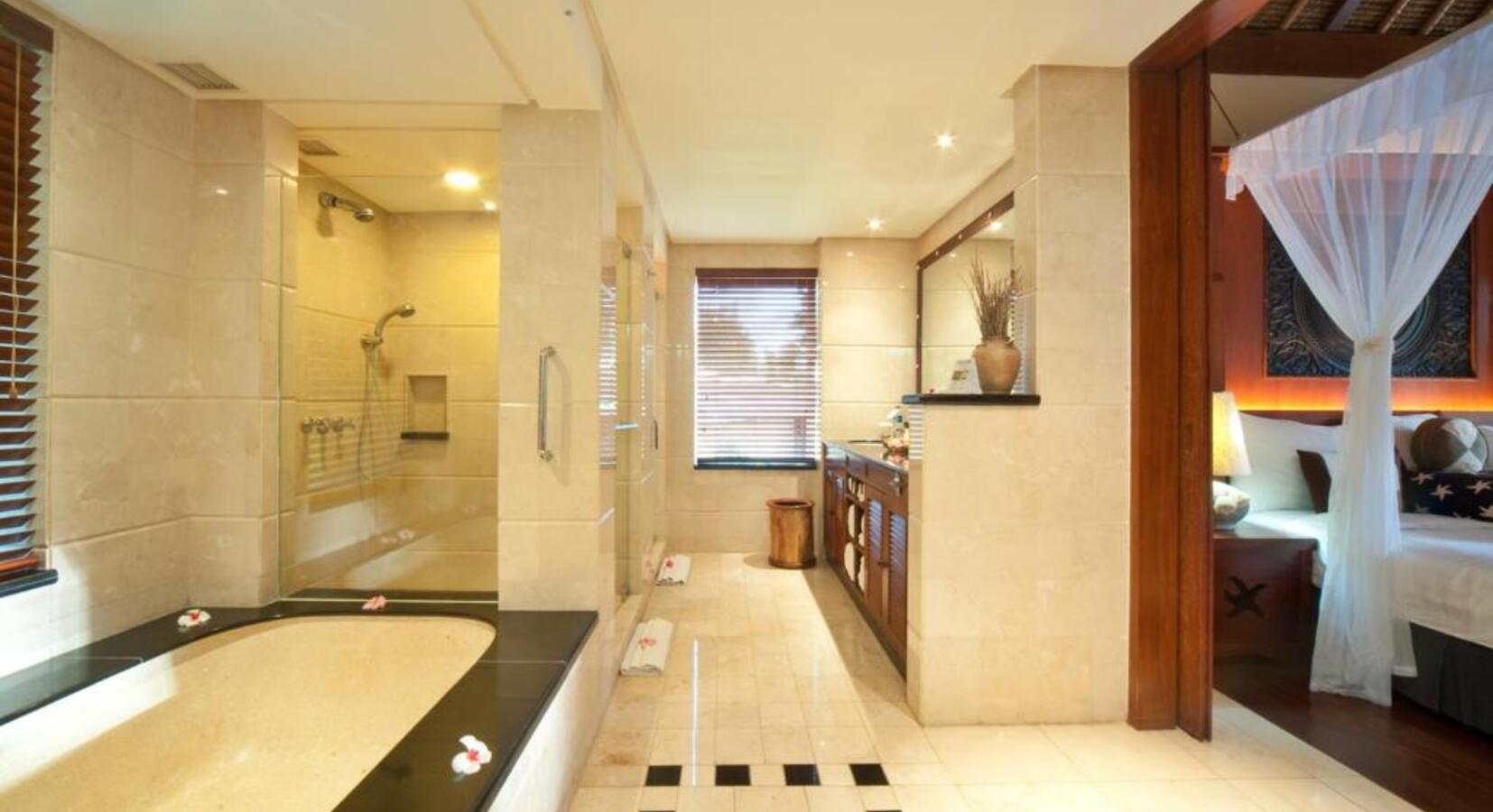 Bathroom with Tub 