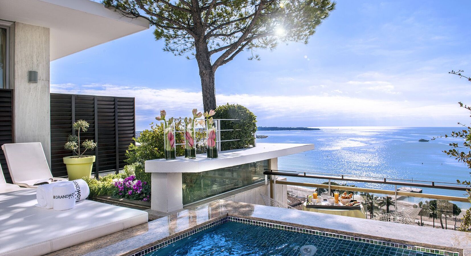 Panoramic jacuzzi room