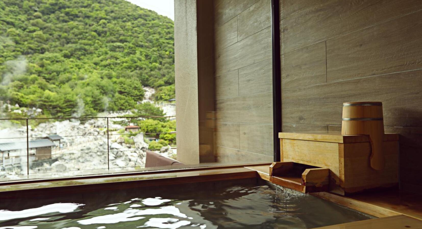 Guest terrace bath