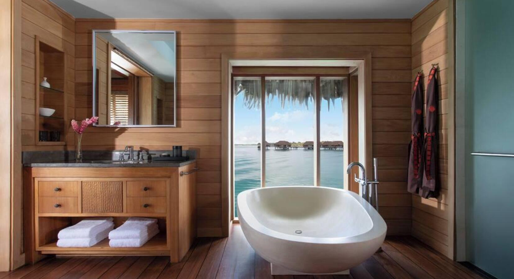 Bathroom with Tub 