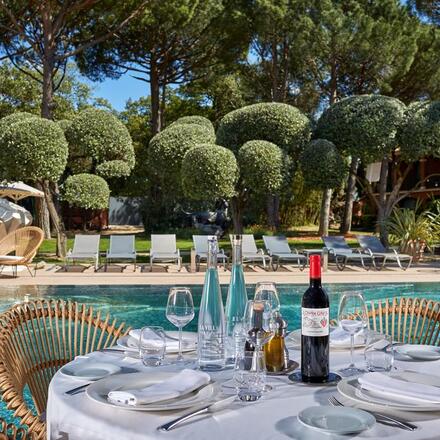 Poolside dining