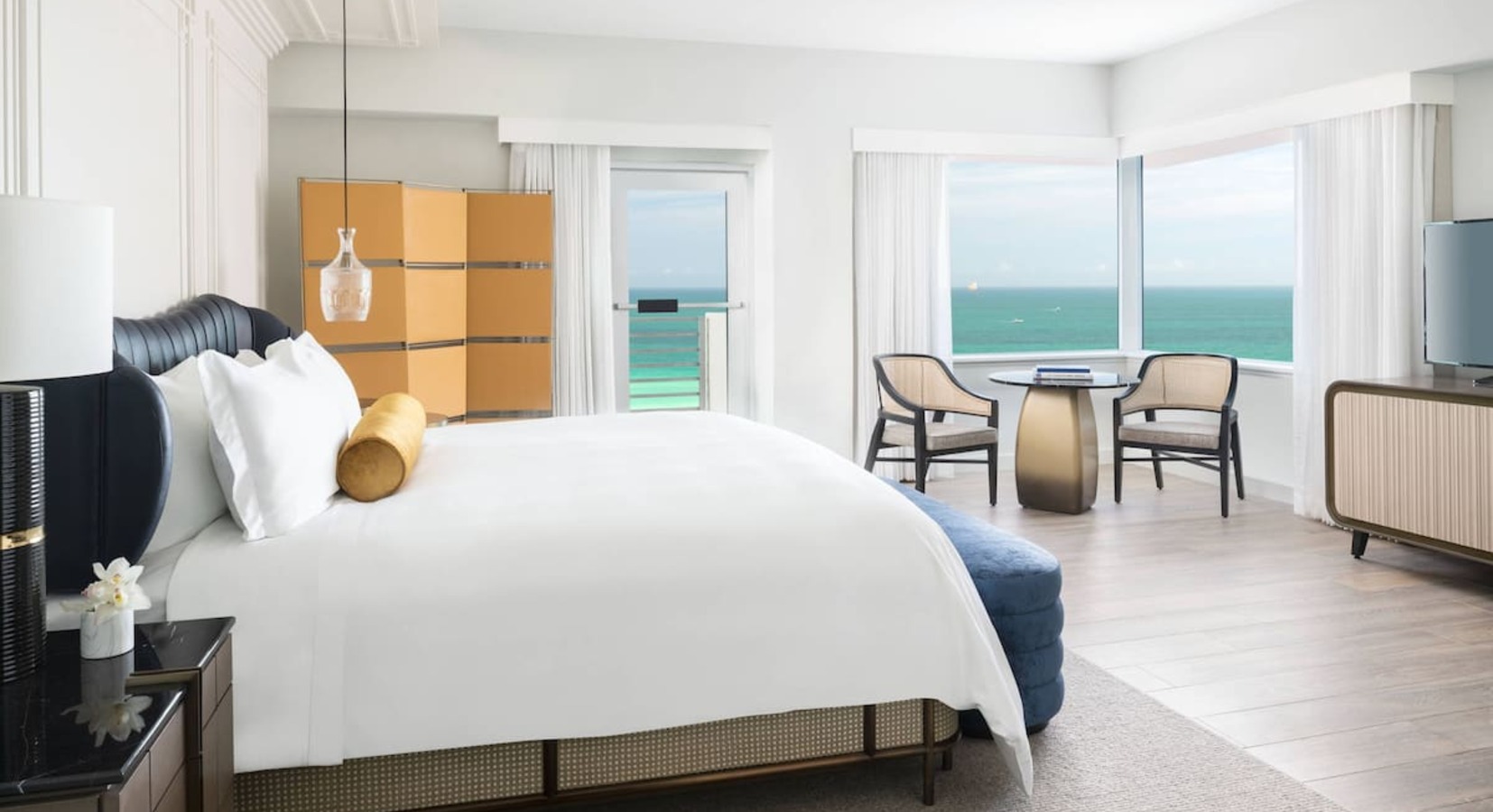 Guestroom with ocean view