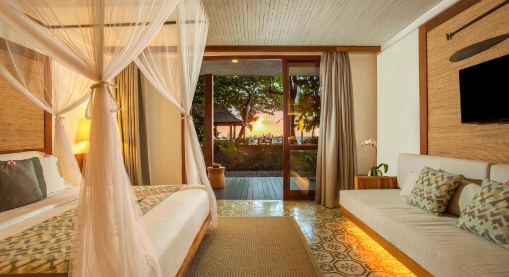 Santai Beachfront Suite - Bedroom 