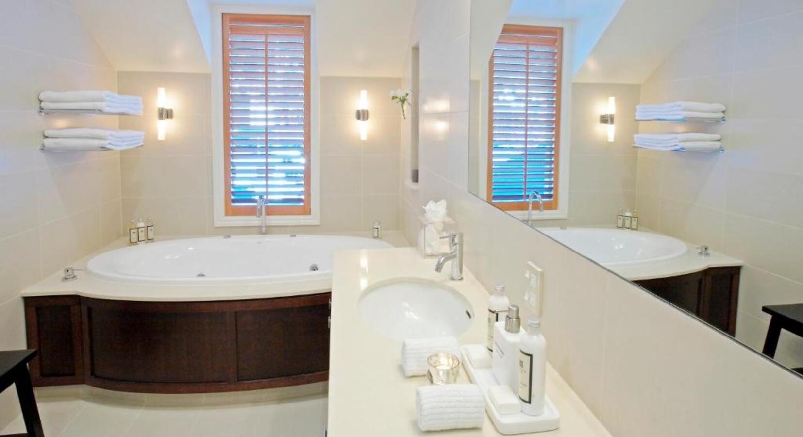 Bathroom with Tub