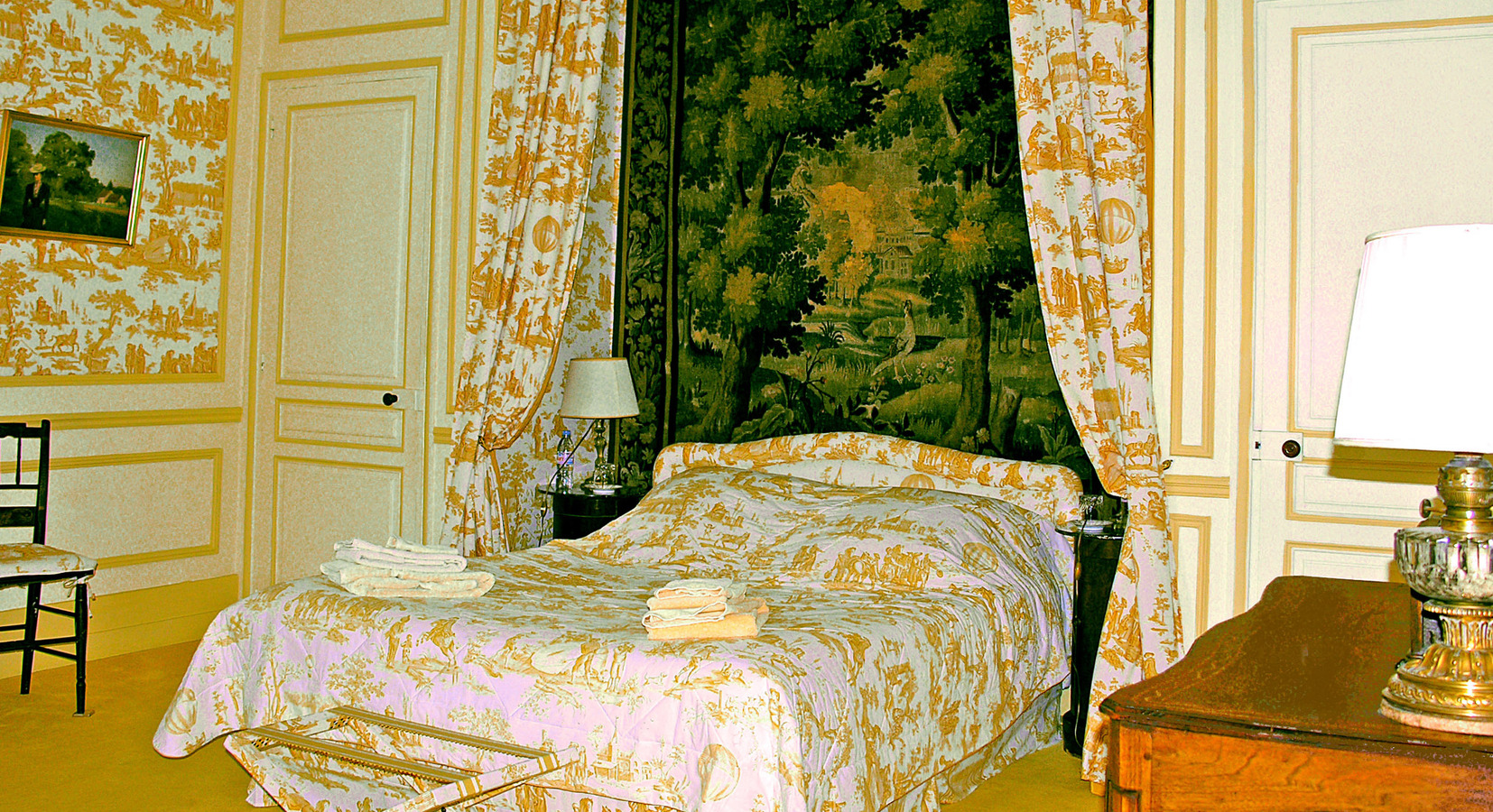 Chambre Jaune with Aubusson tapestry