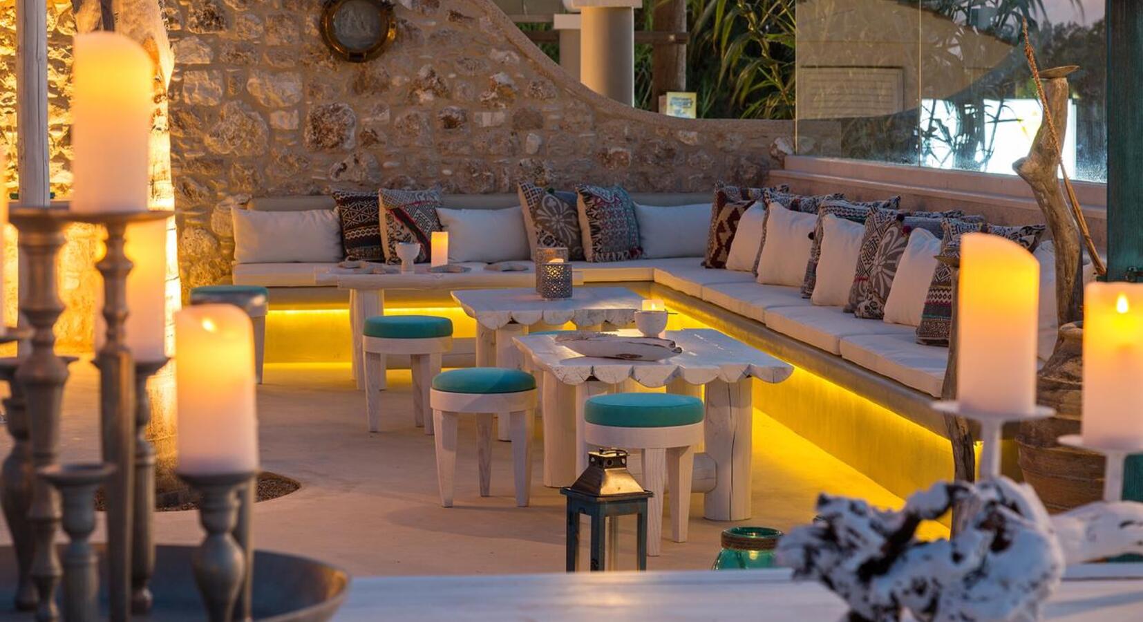 Outdoor Lounge and Dining area