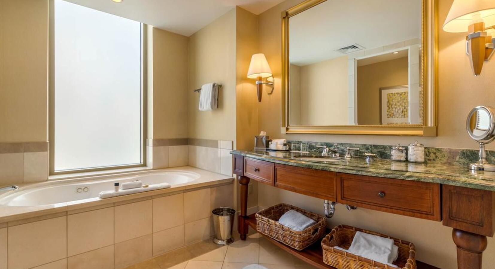 All Rooms En-Suite, Featuring Oversized or Spa Bathtubs