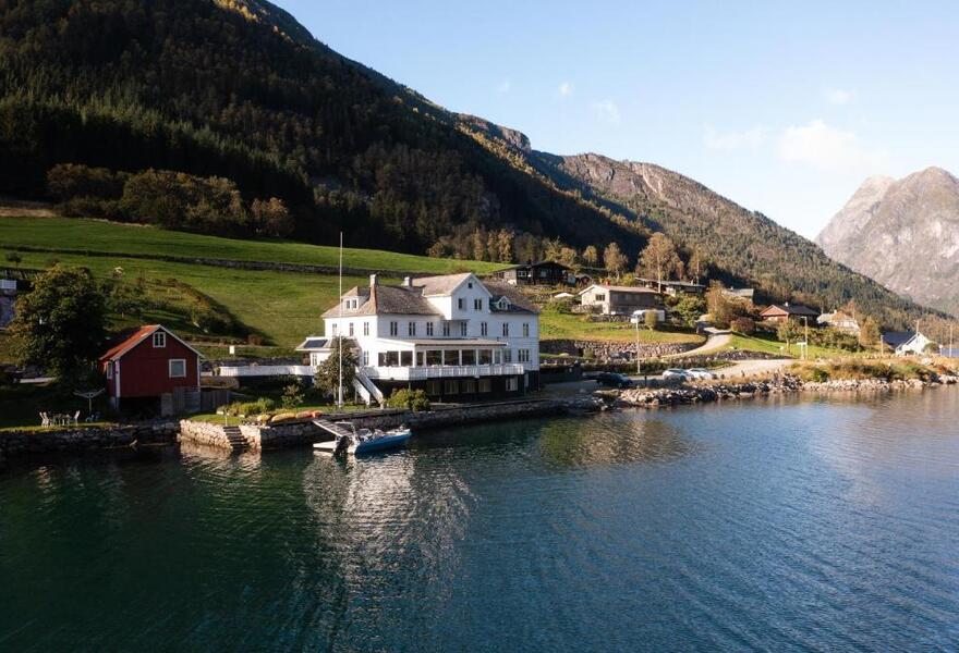 Fjaerland Fjordstove Hotel