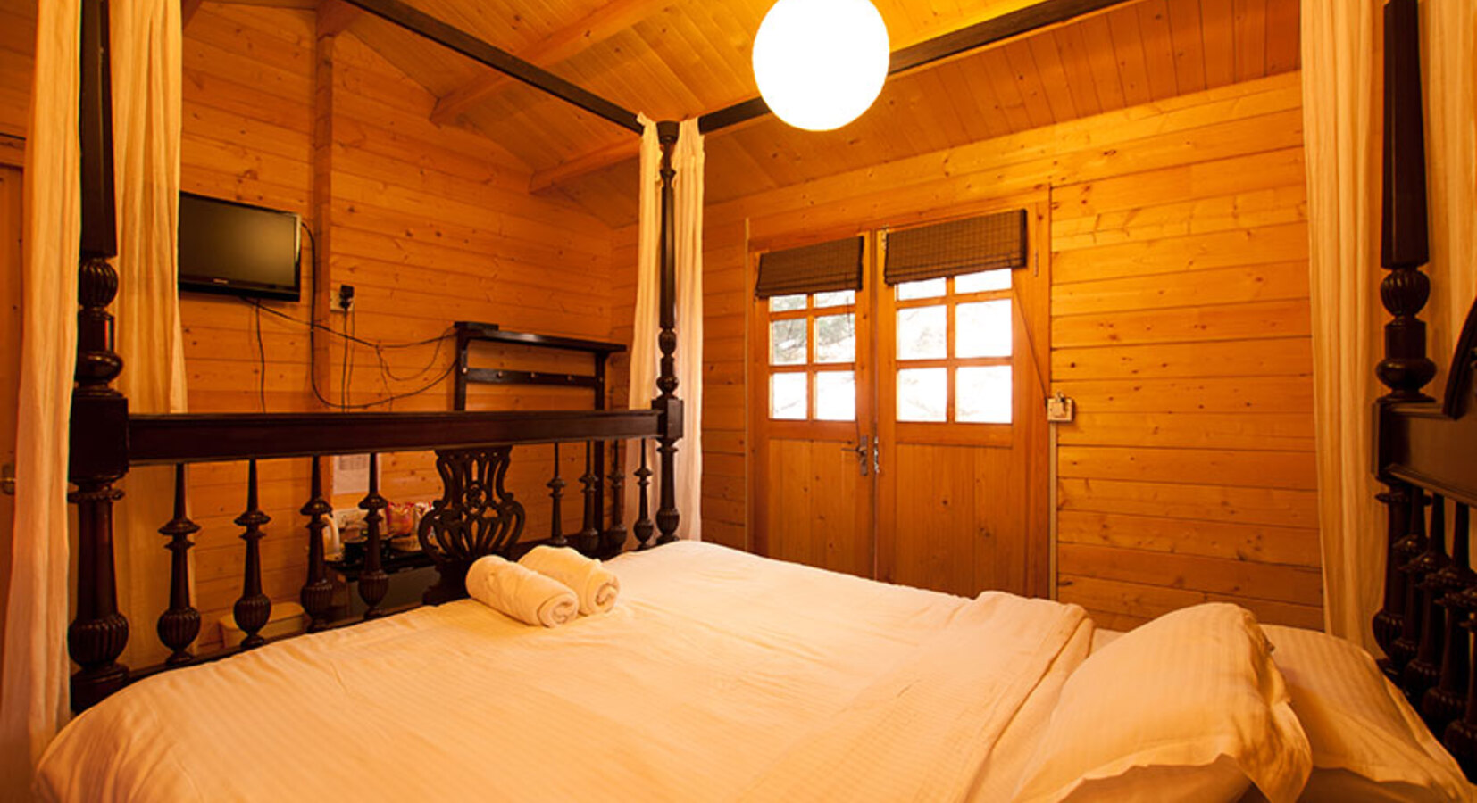 Beach View Log Cabin Interior