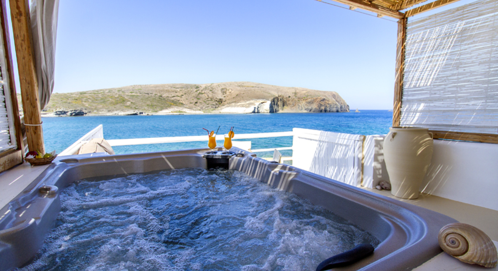 Sea view suite jacuzzi