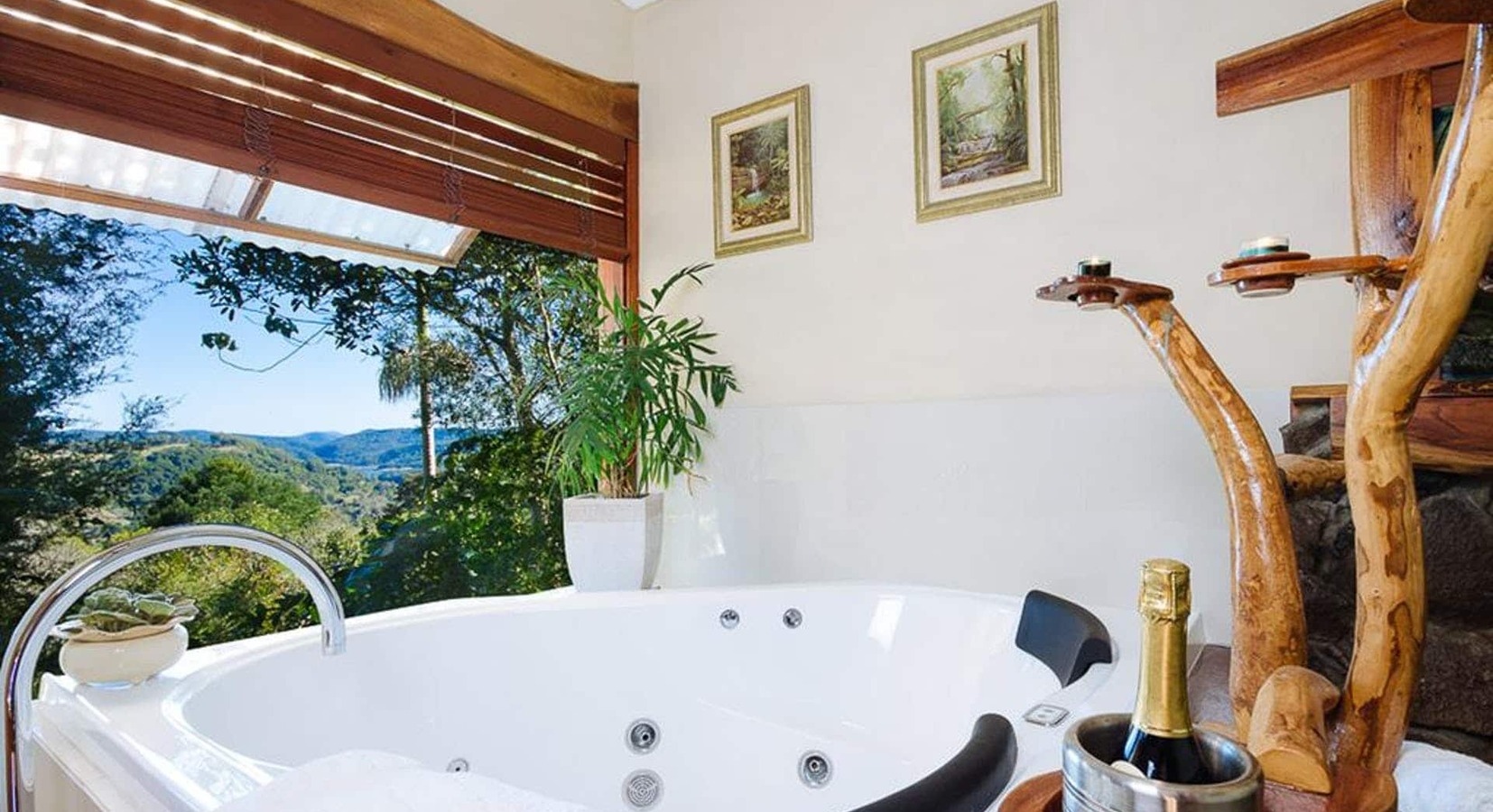 Whirlpool tub for two