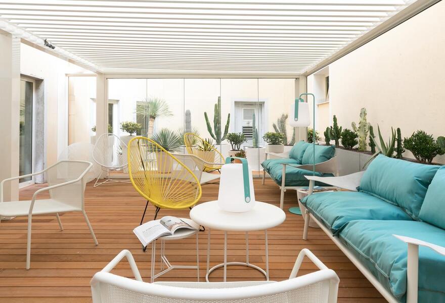 Deck Hotel