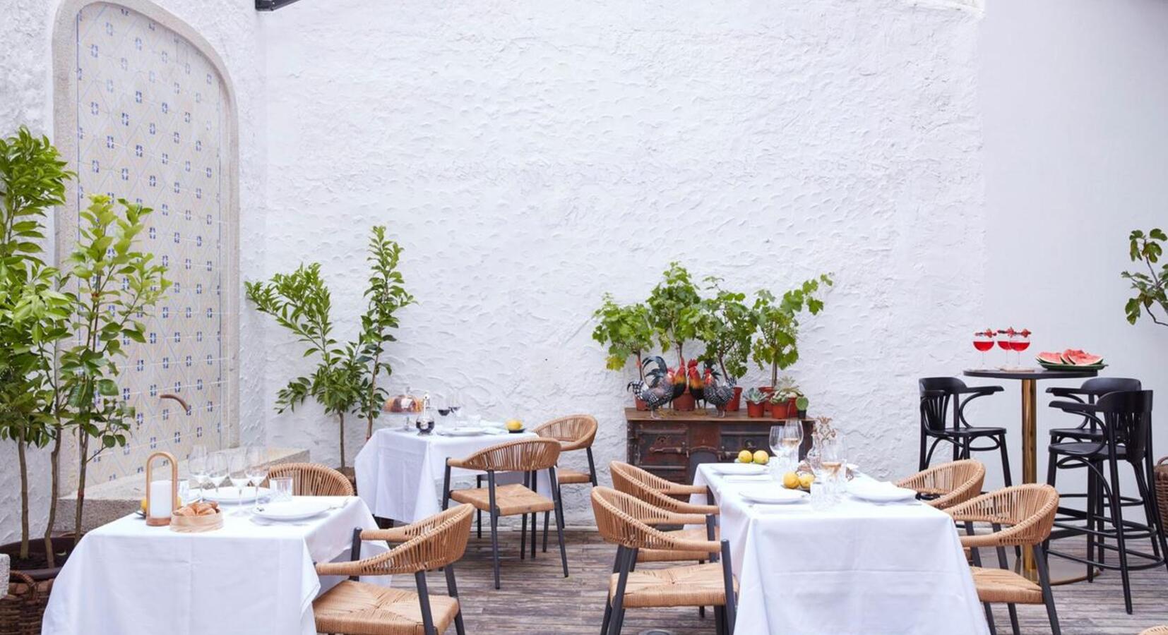 Terrace dining 