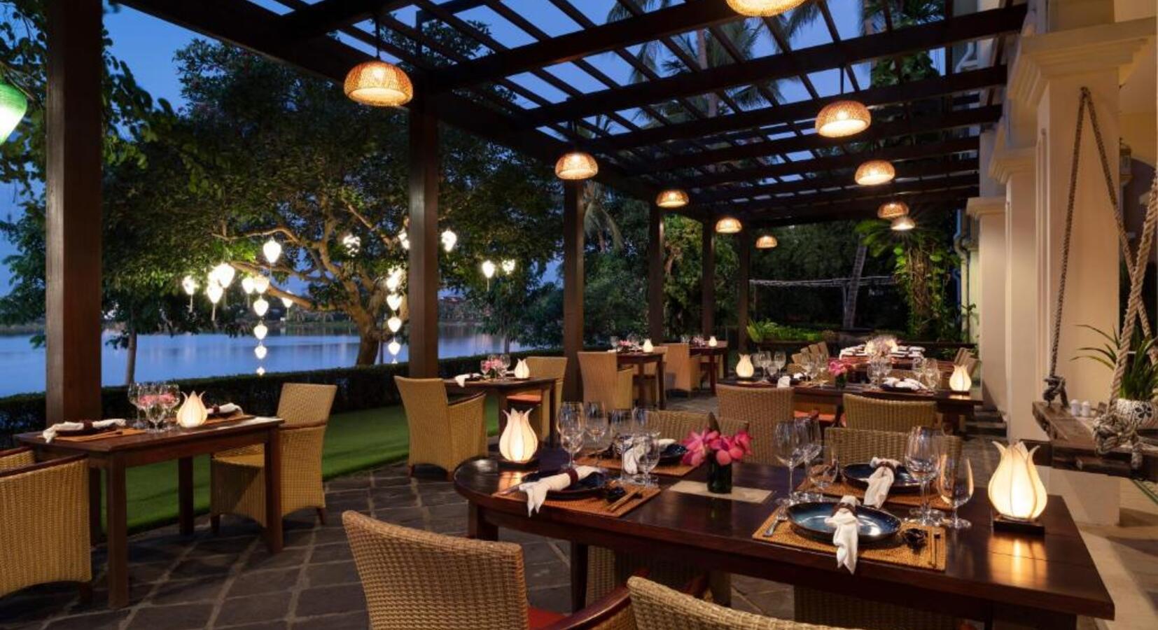 Riverside Terrace Dining