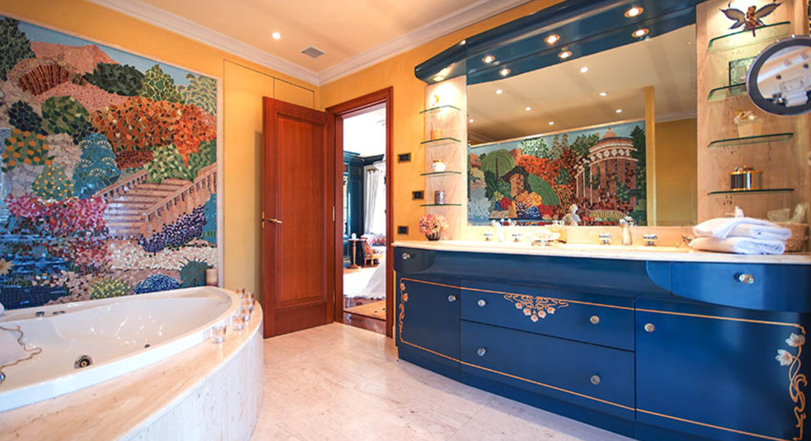 Suite bathroom