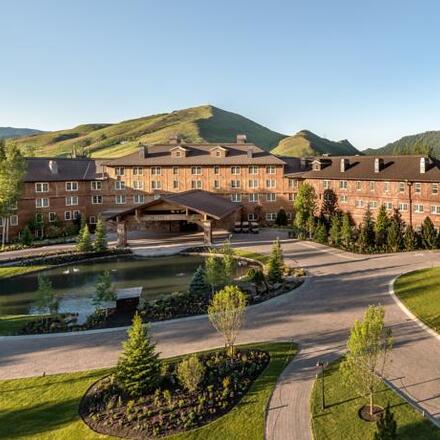 Sun Valley Lodge (approach)