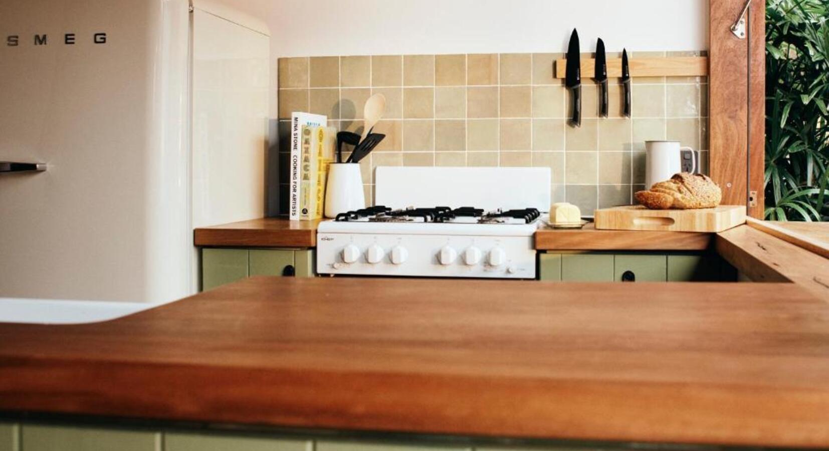 Retro Bungalow Kitchen