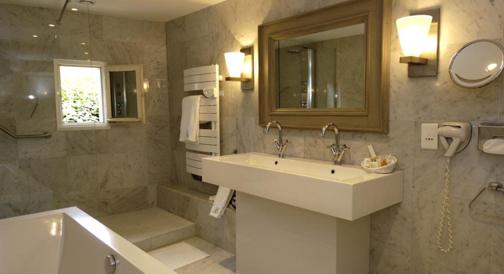 En Suite Bathroom