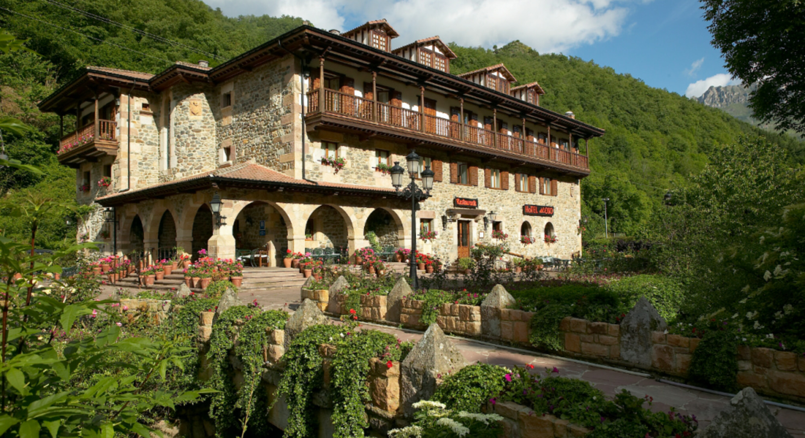 Photo of Hotel Del Oso