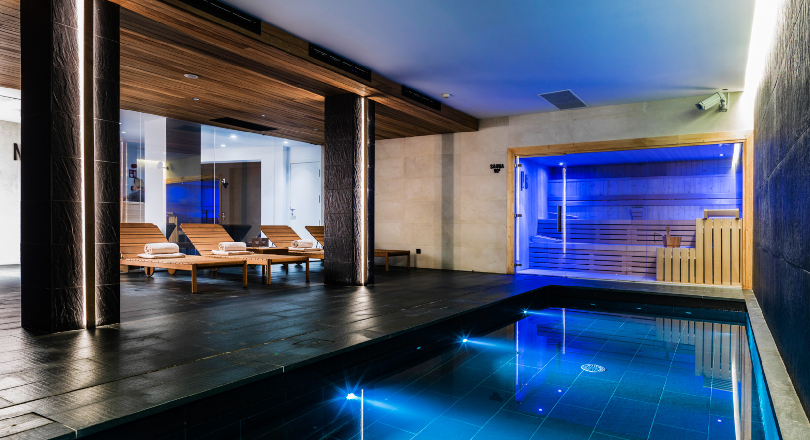 NAKAR SPA indoor pool