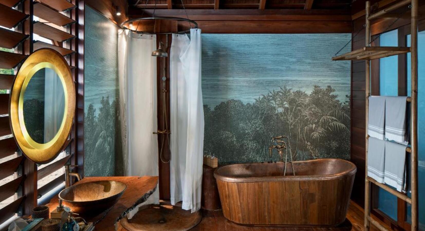 Bathroom with Tub