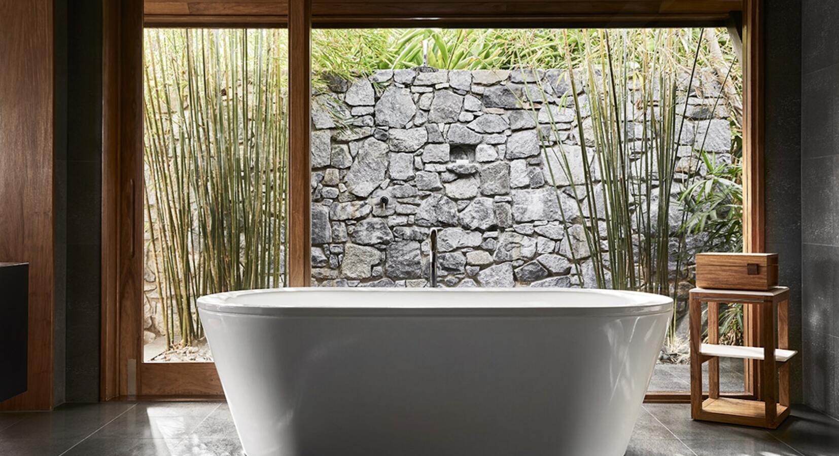 Beach House Bathtub 