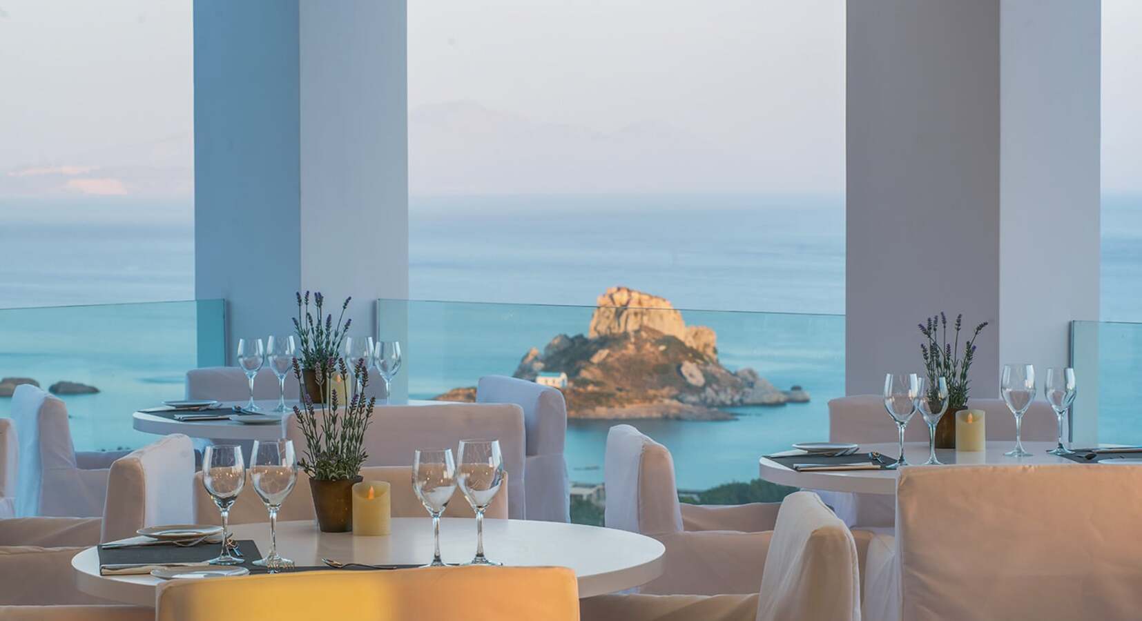 Dramatic Dining with Panoramic Sea Views