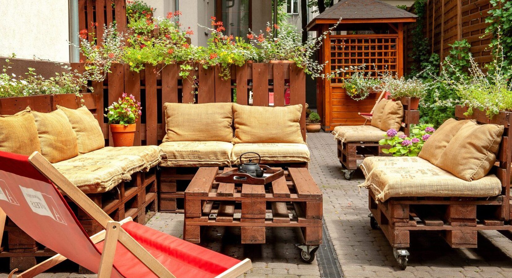 Courtyard garden