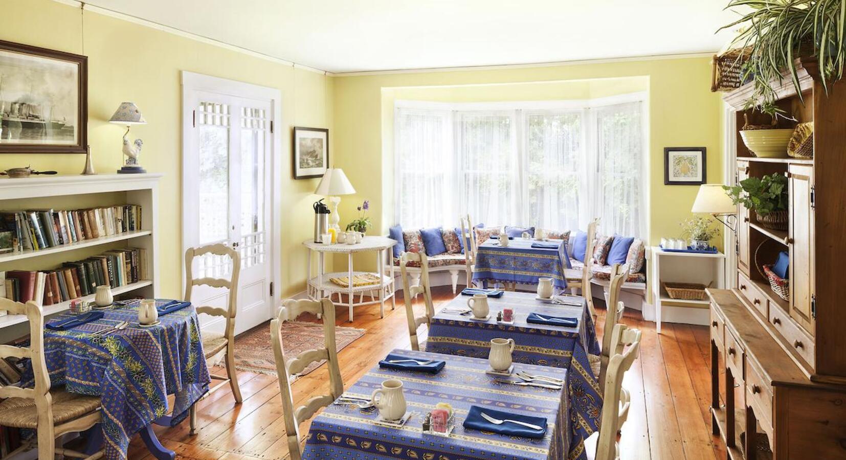 Breakfast Room