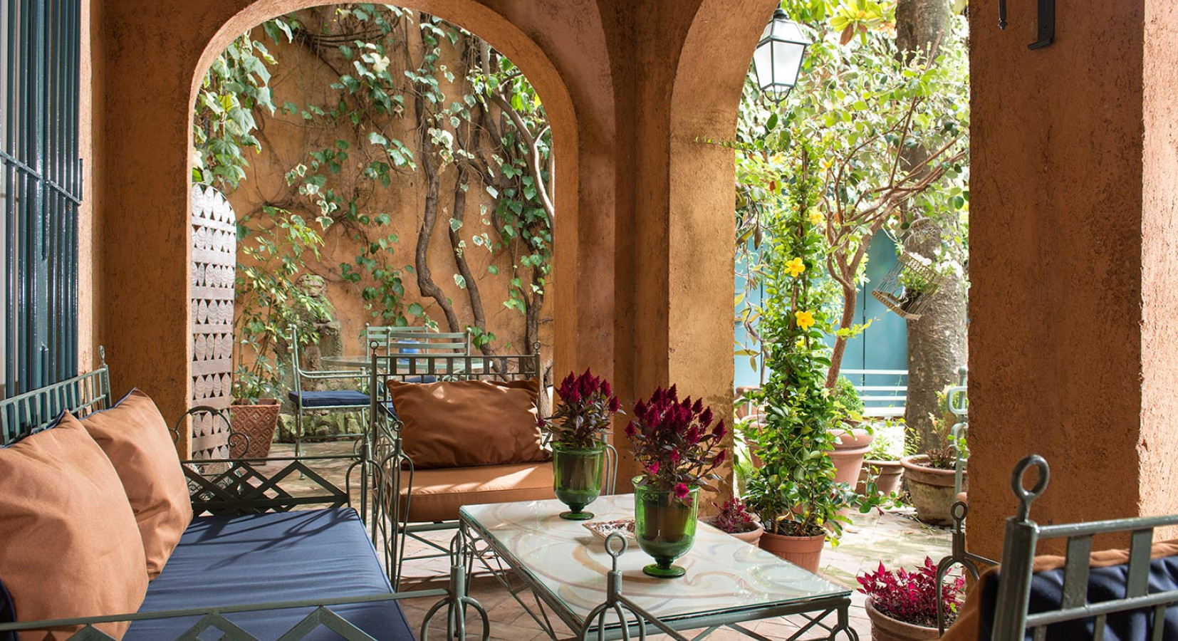 Courtyard seating