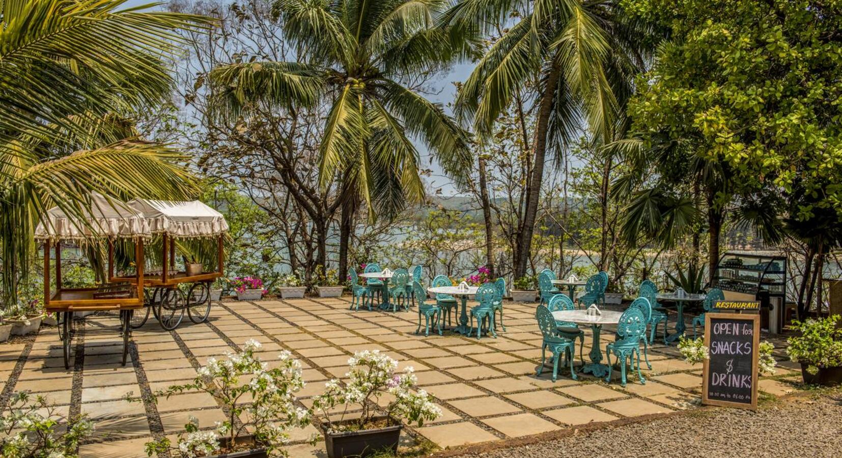 Garden bar and snacks