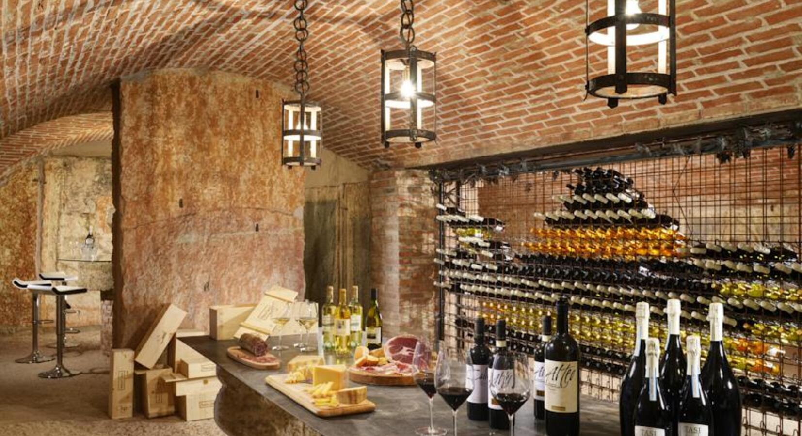 Wine Cellar and Bar