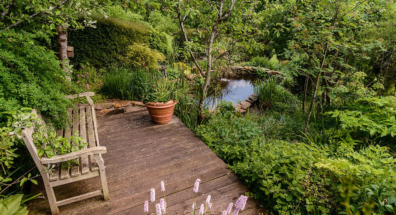 A resting spot in the gardens