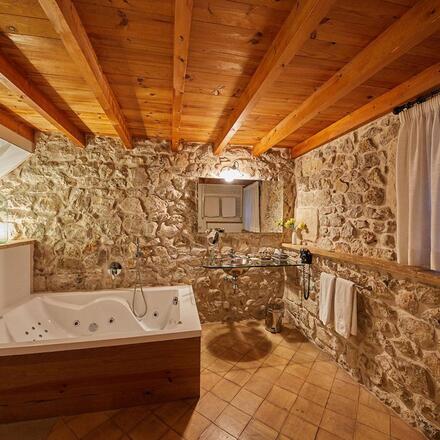 Suite Bathroom