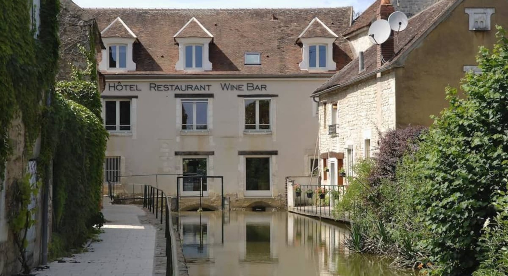 Photo de Hotel du Vieux Moulin